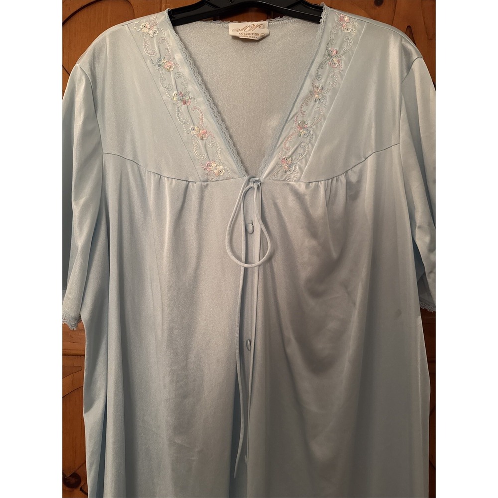 MW Collection Vintage Womens Light Blue Silky Robe SZ XXL  Made in USA Embrodery
